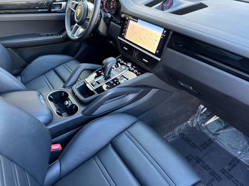 Certified 2023 Porsche Cayenne AWD/4WD image 17
