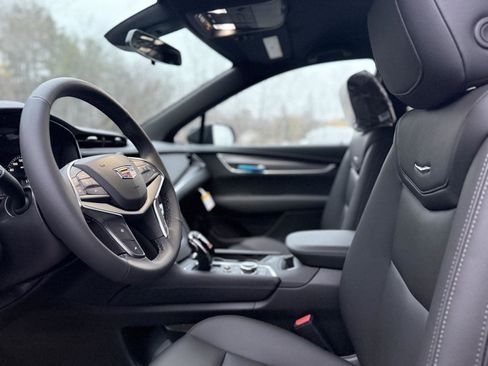 New 2026 Cadillac XT5 Luxury image 12