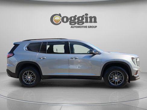 Used 2025 GMC Acadia Elevation image 10