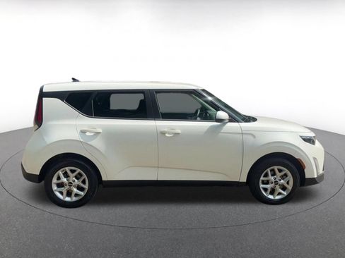Used 2025 Kia Soul LX w/ LX Technology Package FWD image 15