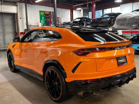 Used 2022 Lamborghini Urus image 9