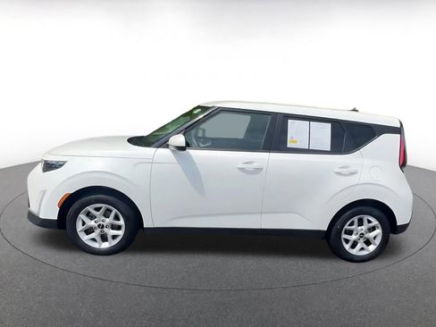Used 2025 Kia Soul LX w/ LX Technology Package image 9