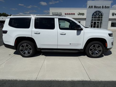 Used 2024 Jeep Wagoneer Series II image 9