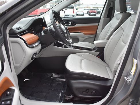 Used 2022 Jeep Compass Limited image 13