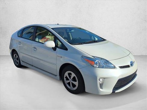 Used 2014 Toyota Prius Four FWD image 3