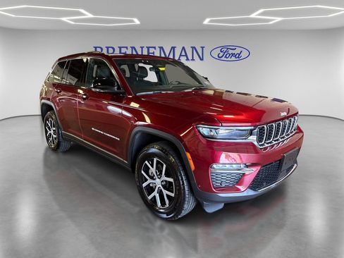 Used 2025 Jeep Grand Cherokee Limited w/ Luxury Tech Group II AWD/4WD image 3