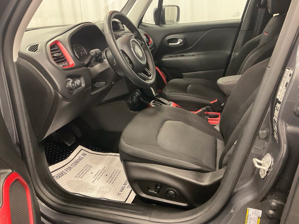 Used 2022 Jeep Renegade Trailhawk AWD/4WD image 12