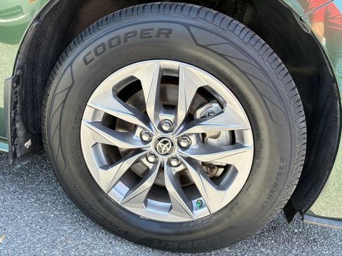 Used 2023 Toyota Sienna LE AWD/4WD image 22