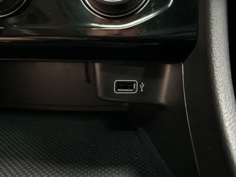 Used 2019 Volkswagen Jetta SE w/ Cold Weather Package FWD image 28