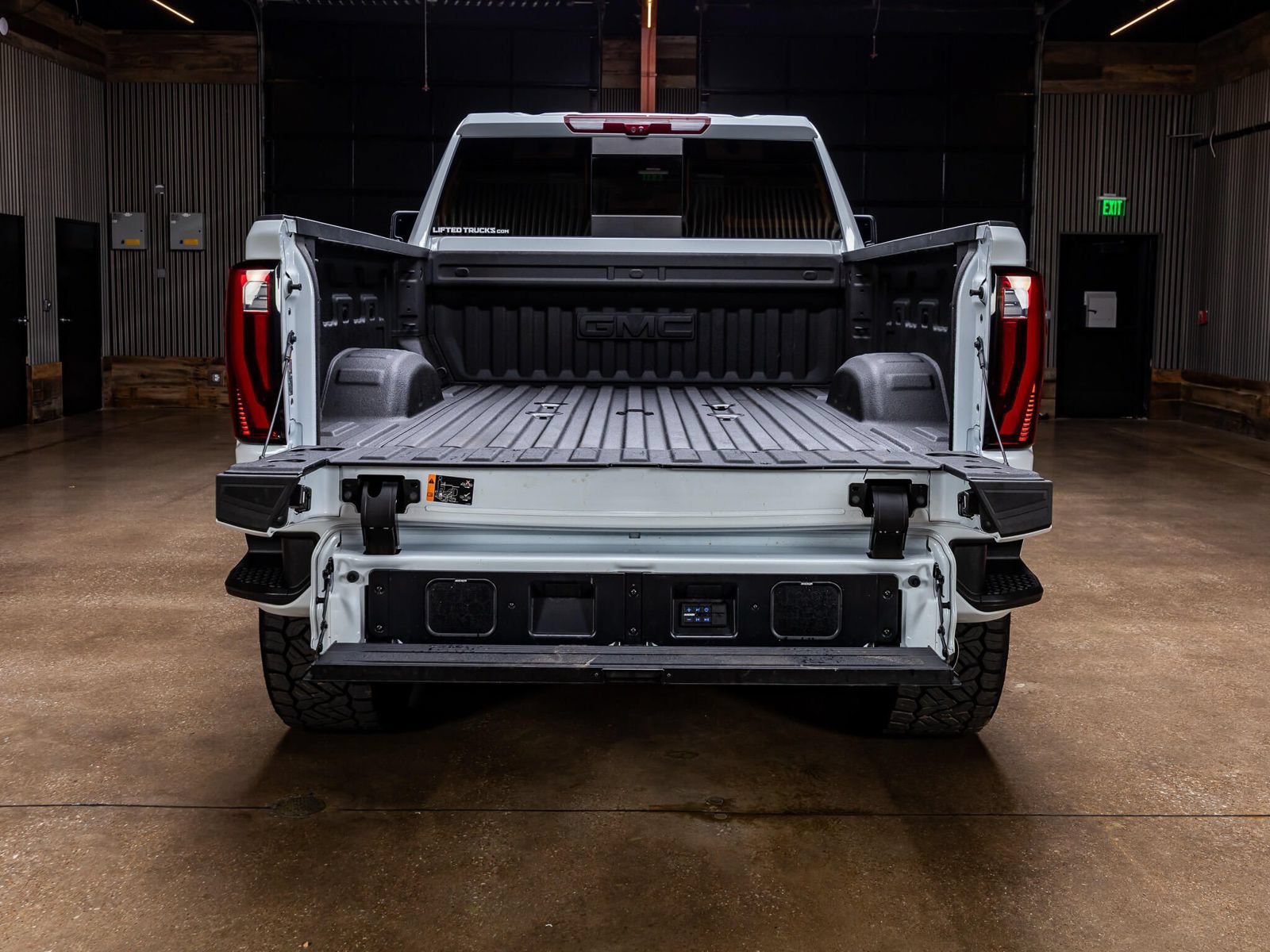 Used 2026 GMC Sierra 2500 Denali Ultimate AWD/4WD image 8