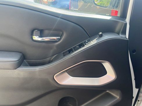 Used 2023 Nissan Frontier SV w/ SV Convenience Package image 15