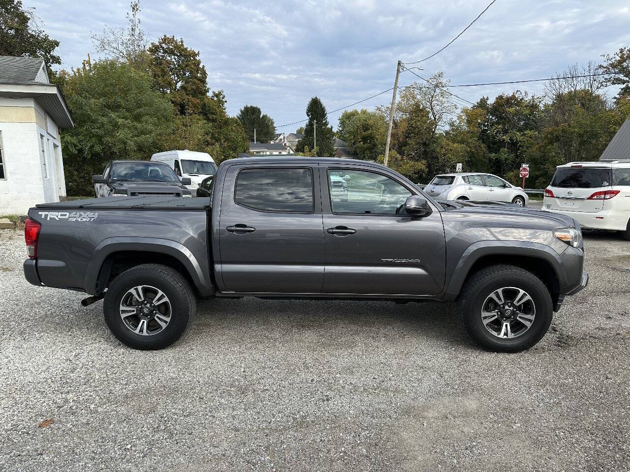 Used 2016 Toyota Tacoma TRD Sport w/ Towing Package AWD/4WD image 8