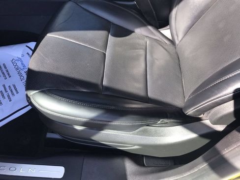 Used 2022 Lincoln Corsair AWD w/ Premium Package image 12