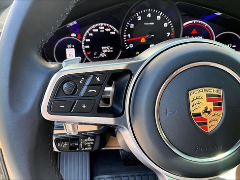 Used 2023 Porsche Cayenne Platinum Edition AWD/4WD image 23