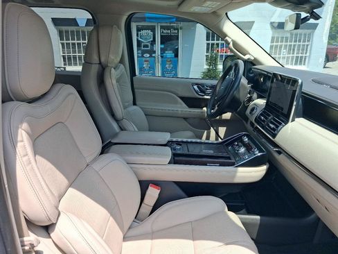 Used 2018 Lincoln Navigator Reserve w/ Technology Package AWD/4WD image 26