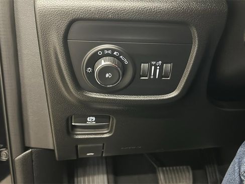 Used 2024 Jeep Grand Cherokee Overland image 28