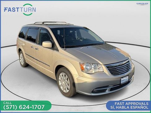 Used 2015 Chrysler Town & Country Touring image 13