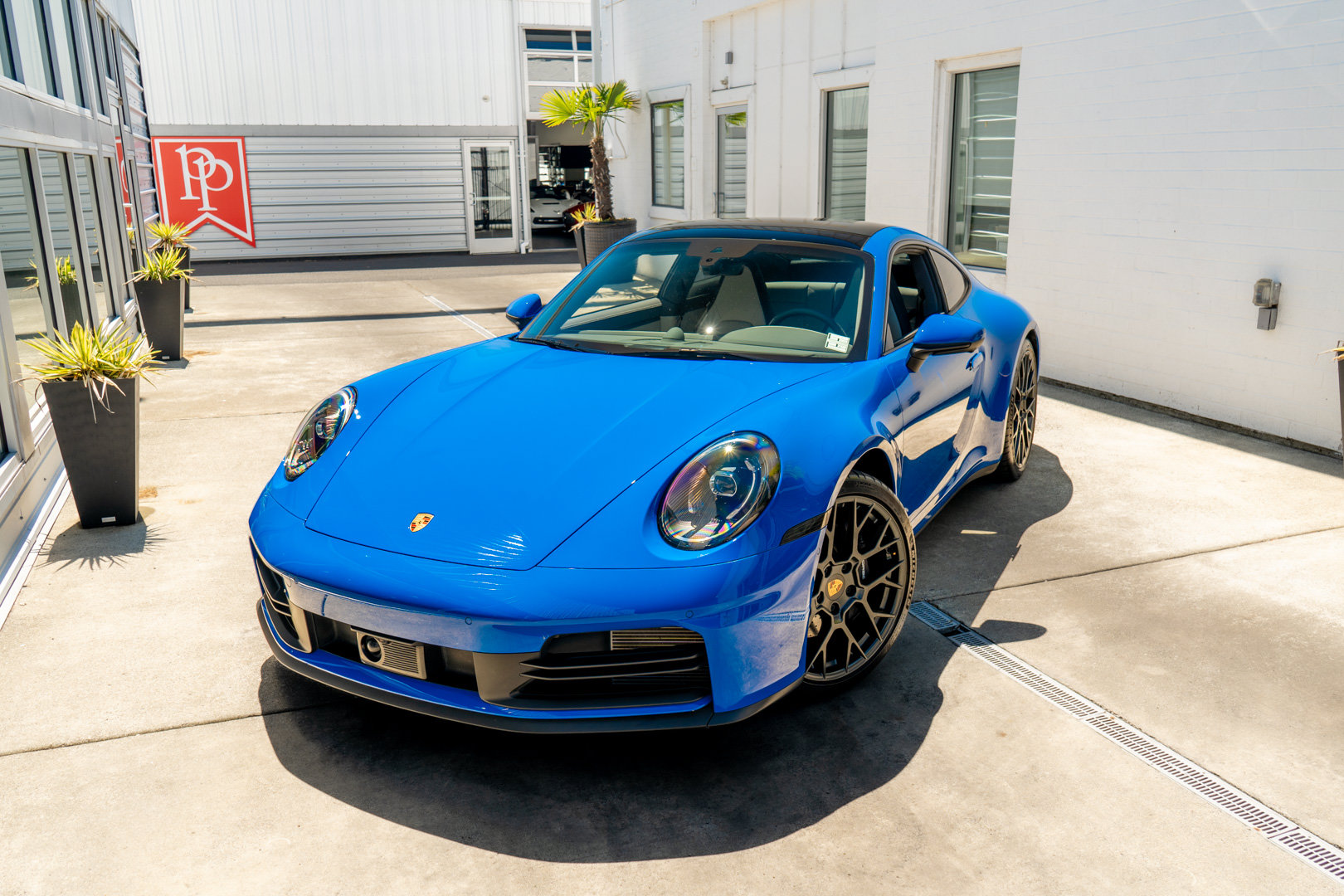Used 2025 Porsche 911 Carrera RWD image 3