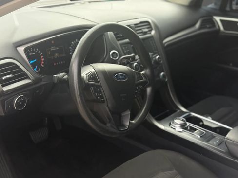 Used 2017 Ford Fusion SE FWD image 10