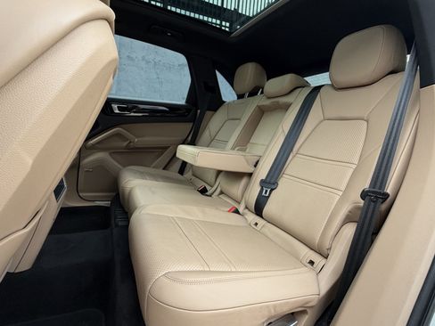 Used 2021 Porsche Cayenne AWD/4WD image 26