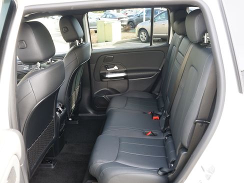 Used 2023 Mercedes-Benz EQB 300 4MATIC image 23