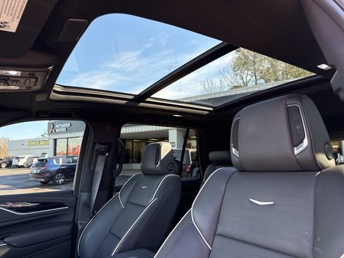 Used 2024 Cadillac Escalade Sport w/ LPO, ONYX Package image 21