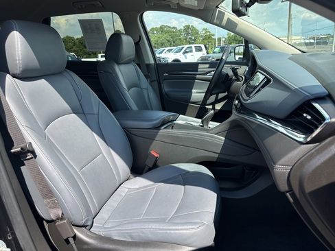 Used 2021 Buick Enclave Essence image 28