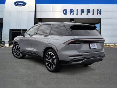 Used 2024 Lincoln Nautilus Reserve w/ Jet Appearance Package (87T) image 9