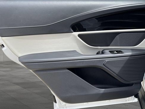 Used 2024 Lincoln Nautilus Premier AWD/4WD image 10