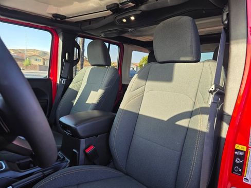 Used 2025 Jeep Wrangler Unlimited Sport AWD/4WD image 16
