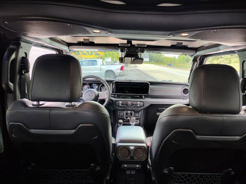 Used 2025 Jeep Wrangler Sahara w/ Safety Group image 14