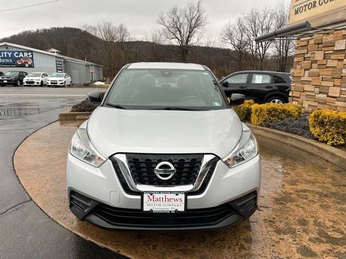 Used 2020 Nissan Kicks S image 4