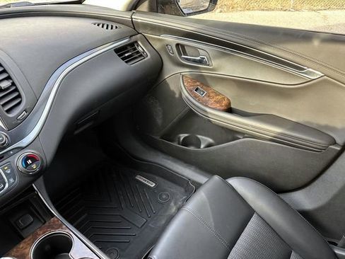 Used 2014 Chevrolet Impala LT w/ Convenience Package image 30