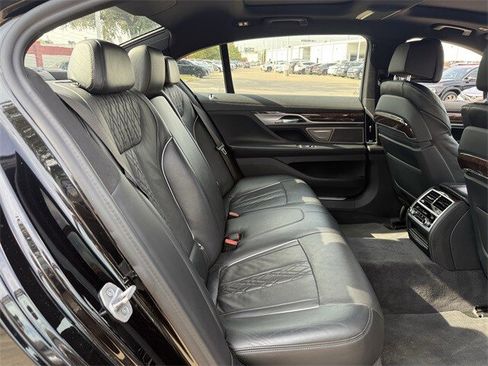 Used 2022 BMW 750i xDrive w/ M Sport Package image 34