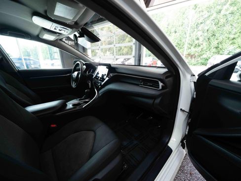 Used 2021 Toyota Camry LE FWD image 19