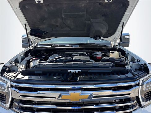 Used 2024 Chevrolet Silverado 2500 LTZ w/ LTZ Plus Package image 35
