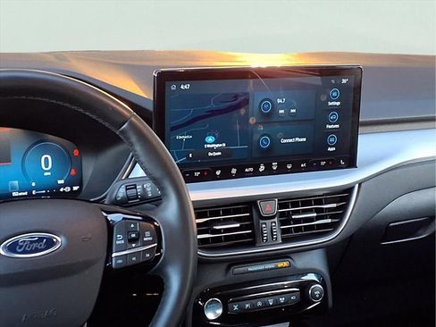 Used 2024 Ford Escape Platinum image 3