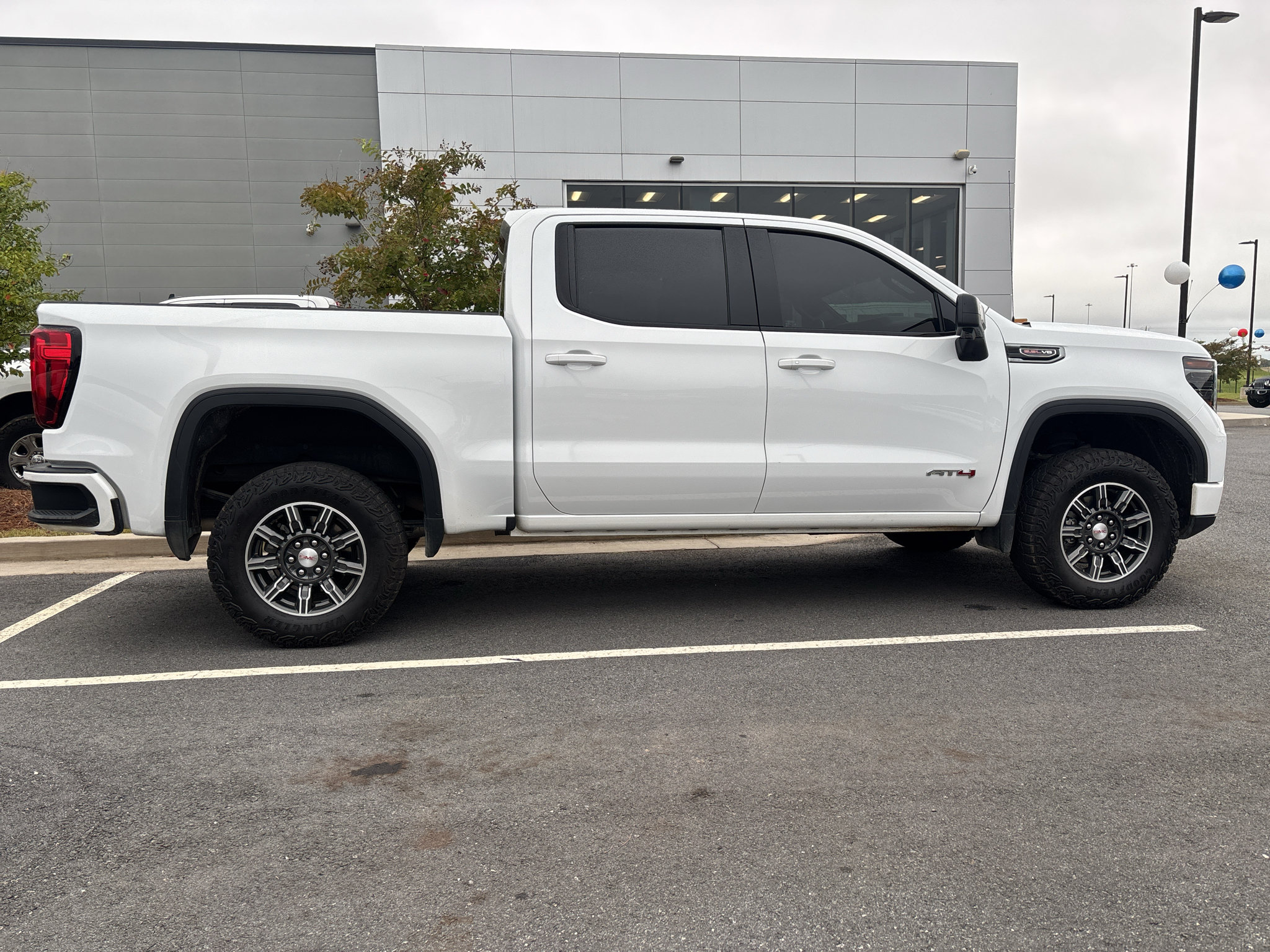 Used 2025 GMC Sierra 1500 AT4 AWD/4WD image 4
