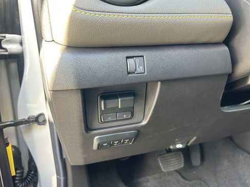 Used 2026 Chevrolet Colorado ZR2 w/ Technology Package AWD/4WD image 21