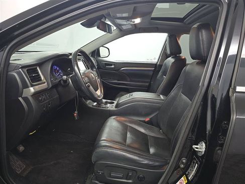 Used 2018 Toyota Highlander Limited FWD image 9