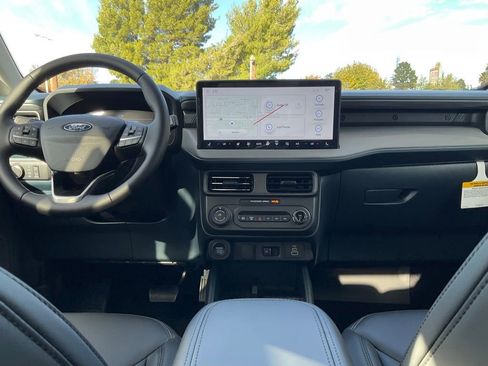 New 2025 Ford Maverick Lariat w/ Black Appearance Package image 32