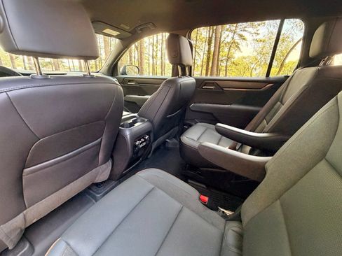 Used 2024 GMC Acadia AT4 w/ Luxury Package AWD/4WD image 14