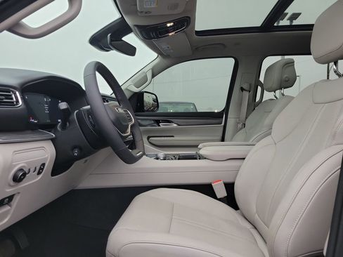 Used 2023 Jeep Wagoneer Series III w/ Premium Group I image 16