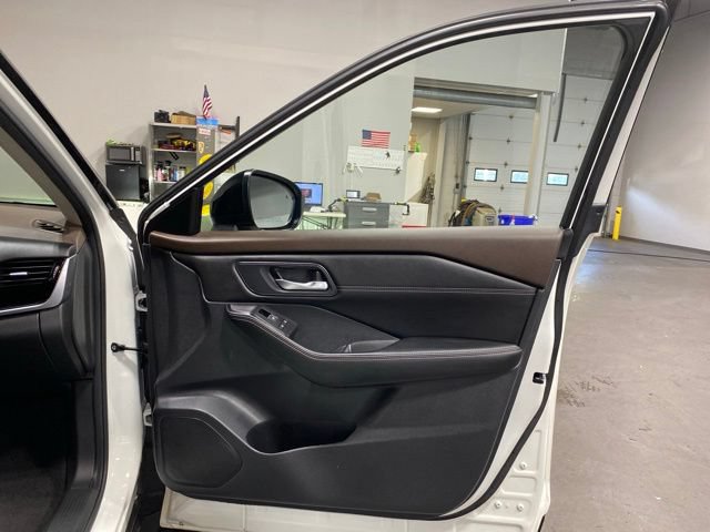 Used 2023 Nissan Rogue SL w/ SL Premium Package AWD/4WD image 29