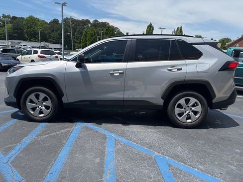 Used 2019 Toyota RAV4 LE FWD image 9