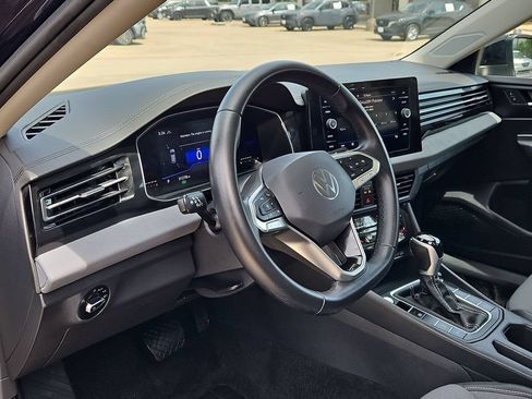 Used 2025 Volkswagen Jetta SE FWD image 15