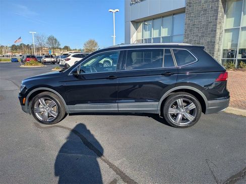 Used 2021 Volkswagen Tiguan SE image 8