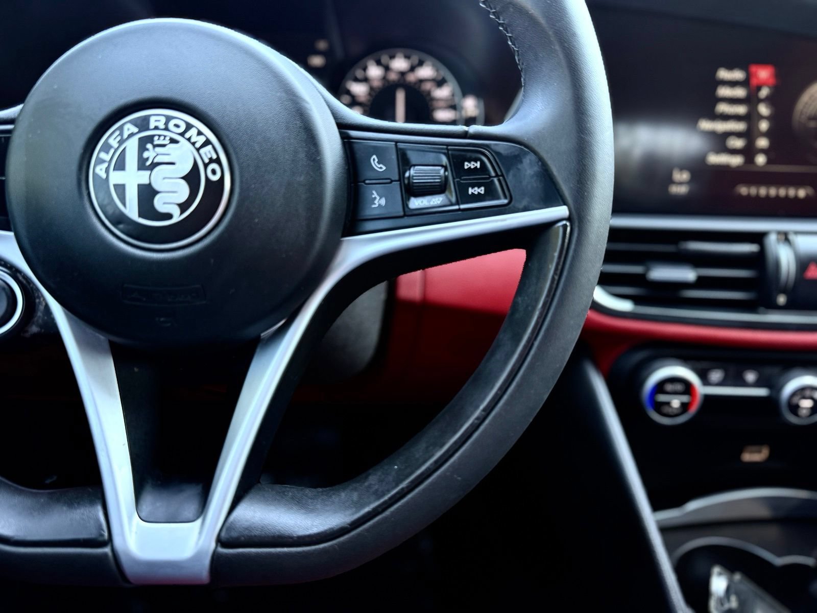 Used 2017 Alfa Romeo Giulia AWD image 27