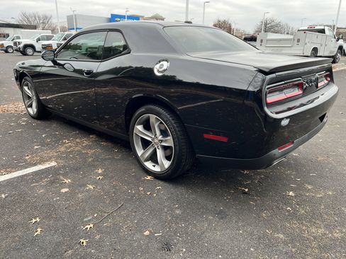 Used 2015 Dodge Challenger SXT w/ Super Sport Group (SS/T) image 8