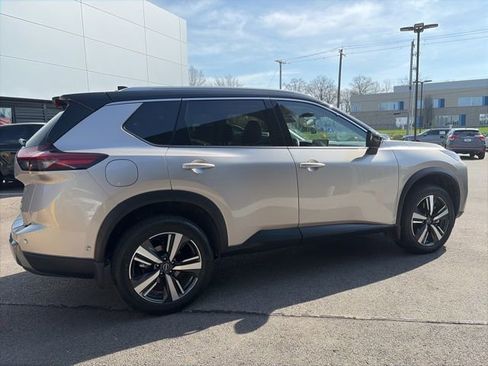 Used 2025 Nissan Rogue SL w/ Tech Package image 3